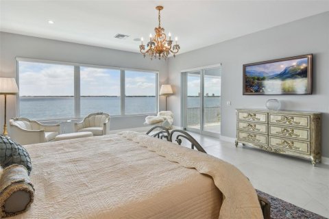 House in Tampa, Florida 6 bedrooms, 566.89 sq.m. № 1652501 - photo 13