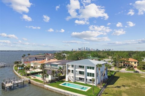 House in Tampa, Florida 6 bedrooms, 566.89 sq.m. № 1652501 - photo 2