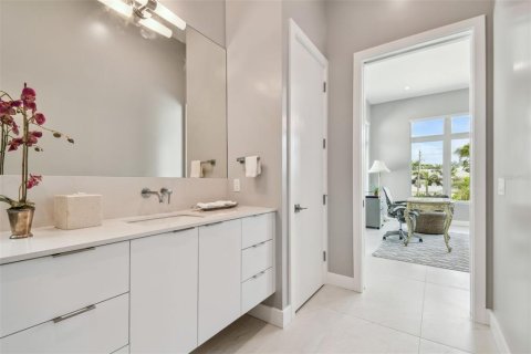 House in Tampa, Florida 6 bedrooms, 566.89 sq.m. № 1652501 - photo 21