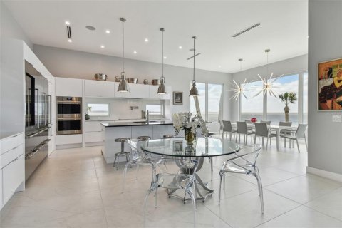 House in Tampa, Florida 6 bedrooms, 566.89 sq.m. № 1652501 - photo 25