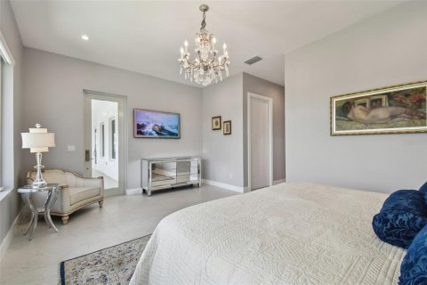 House in Tampa, Florida 6 bedrooms, 566.89 sq.m. № 1652501 - photo 23