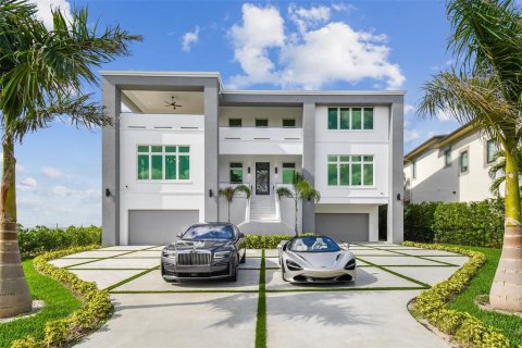 House in Tampa, Florida 6 bedrooms, 566.89 sq.m. № 1652501 - photo 7