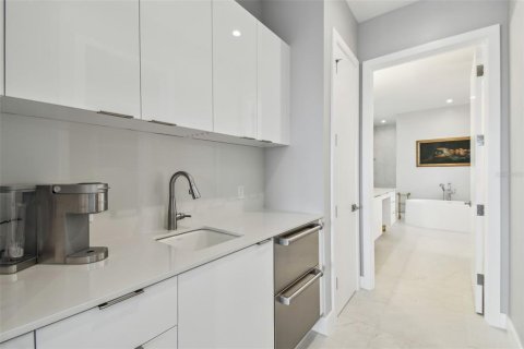 House in Tampa, Florida 6 bedrooms, 566.89 sq.m. № 1652501 - photo 16
