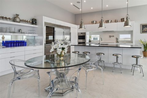 House in Tampa, Florida 6 bedrooms, 566.89 sq.m. № 1652501 - photo 24