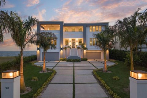 House in Tampa, Florida 6 bedrooms, 566.89 sq.m. № 1652501 - photo 1