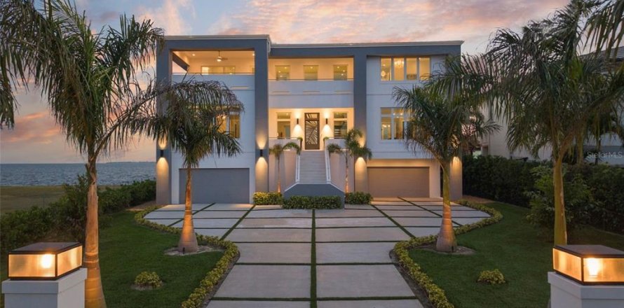 House in Tampa, Florida 6 bedrooms, 566.89 sq.m. № 1652501