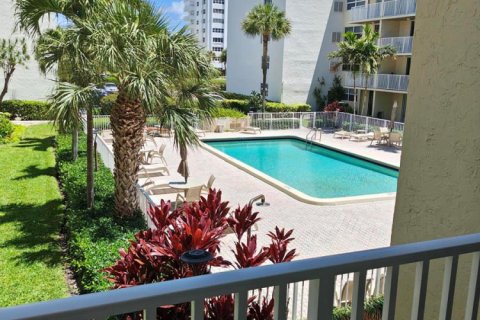 Condo in Boca Raton, Florida, 1 bedroom № 2179507 - photo 2