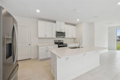 House in Zephyrhills, Florida 4 bedrooms, 201.41 sq.m. № 1508927 - photo 10