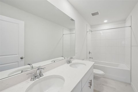 House in Zephyrhills, Florida 4 bedrooms, 201.41 sq.m. № 1508927 - photo 24