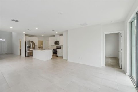 House in Zephyrhills, Florida 4 bedrooms, 201.41 sq.m. № 1508927 - photo 5