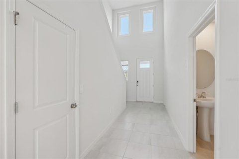 House in Zephyrhills, Florida 4 bedrooms, 201.41 sq.m. № 1508927 - photo 20
