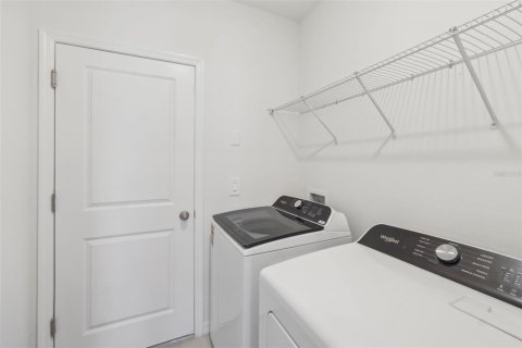 House in Zephyrhills, Florida 4 bedrooms, 201.41 sq.m. № 1508927 - photo 14