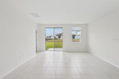 House in Zephyrhills, Florida 4 bedrooms, 201.41 sq.m. № 1508927 - photo 19