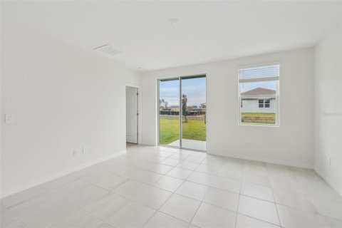 House in Zephyrhills, Florida 4 bedrooms, 201.41 sq.m. № 1508927 - photo 4