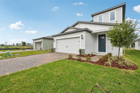 House in Zephyrhills, Florida 4 bedrooms, 201.41 sq.m. № 1508927 - photo 2
