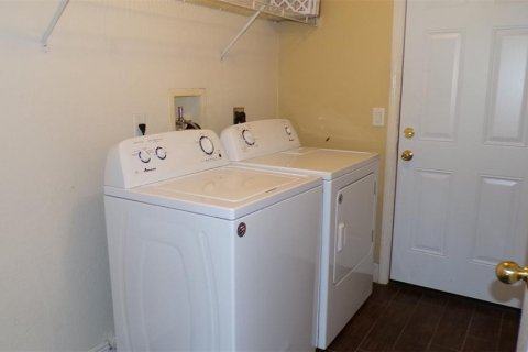 Casa en venta en North Port, Florida, 4 dormitorios, 196.02 m2 № 2377966 - foto 5
