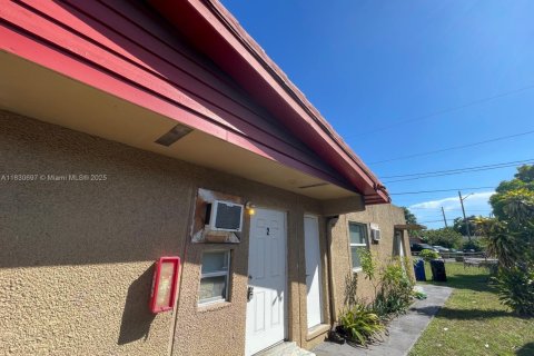 Commercial property in Fort Lauderdale, Florida 168.15 sq.m. № 1807157 - photo 18