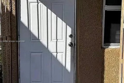 Commercial property in Fort Lauderdale, Florida 168.15 sq.m. № 1807157 - photo 13