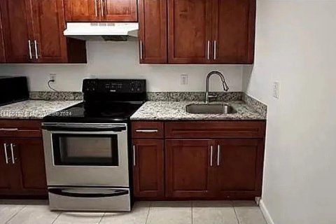 Commercial property in Fort Lauderdale, Florida 168.15 sq.m. № 1807157 - photo 4