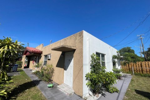 Commercial property in Fort Lauderdale, Florida 168.15 sq.m. № 1807157 - photo 24