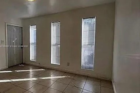 Commercial property in Fort Lauderdale, Florida 168.15 sq.m. № 1807157 - photo 6