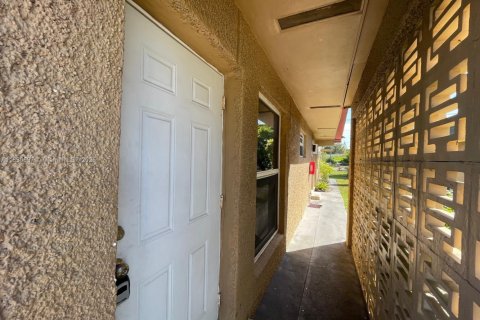 Commercial property in Fort Lauderdale, Florida 168.15 sq.m. № 1807157 - photo 23