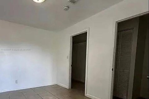 Commercial property in Fort Lauderdale, Florida 168.15 sq.m. № 1807157 - photo 8