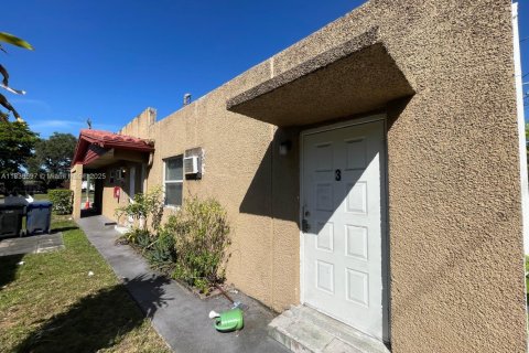 Commercial property in Fort Lauderdale, Florida 168.15 sq.m. № 1807157 - photo 16