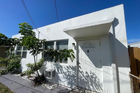 Commercial property in Fort Lauderdale, Florida 168.15 sq.m. № 1807157 - photo 20