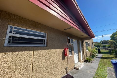 Commercial property in Fort Lauderdale, Florida 168.15 sq.m. № 1807157 - photo 19