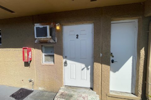 Commercial property in Fort Lauderdale, Florida 168.15 sq.m. № 1807157 - photo 22