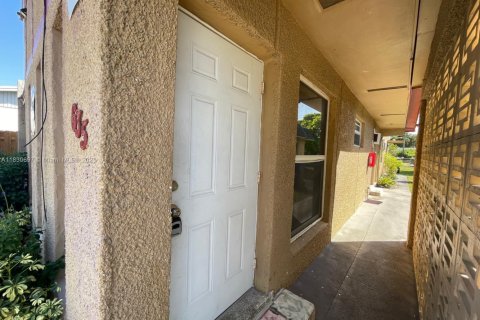 Commercial property in Fort Lauderdale, Florida 168.15 sq.m. № 1807157 - photo 21