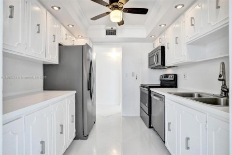 Copropriété à louer à Hallandale Beach, Floride: 2 chambres, 116.13 m2 № 1783580 - photo 22