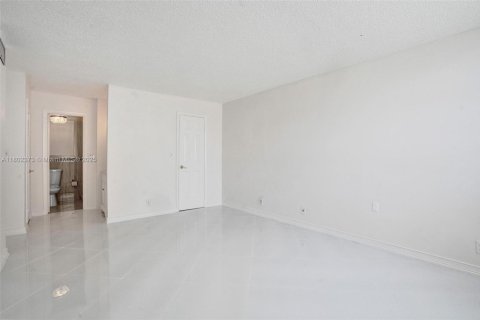 Copropriété à louer à Hallandale Beach, Floride: 2 chambres, 116.13 m2 № 1783580 - photo 8