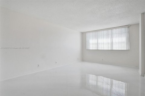 Copropriété à louer à Hallandale Beach, Floride: 2 chambres, 116.13 m2 № 1783580 - photo 4