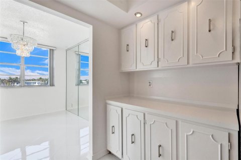 Copropriété à louer à Hallandale Beach, Floride: 2 chambres, 116.13 m2 № 1783580 - photo 25