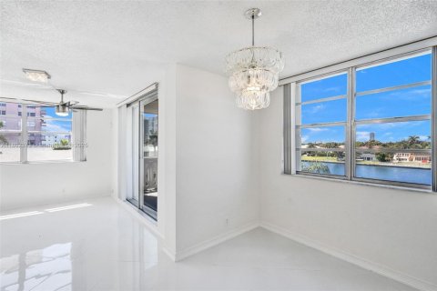 Copropriété à louer à Hallandale Beach, Floride: 2 chambres, 116.13 m2 № 1783580 - photo 21