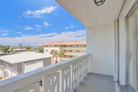 Copropriété à louer à Hallandale Beach, Floride: 2 chambres, 116.13 m2 № 1783580 - photo 28