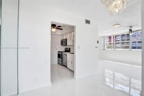 Copropriété à louer à Hallandale Beach, Floride: 2 chambres, 116.13 m2 № 1783580 - photo 20