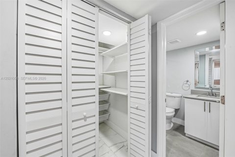 Copropriété à vendre à Hialeah, Floride: 2 chambres, 61.41 m2 № 2185885 - photo 15