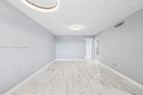 Copropriété à vendre à Hialeah, Floride: 2 chambres, 61.41 m2 № 2185885 - photo 9