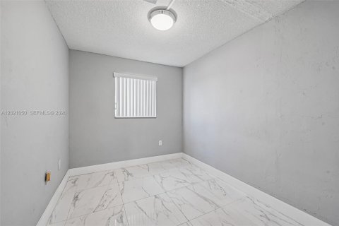 Copropriété à vendre à Hialeah, Floride: 2 chambres, 61.41 m2 № 2185885 - photo 18
