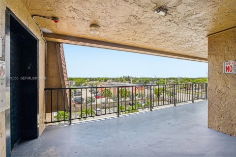 Copropriété à vendre à Hialeah, Floride: 2 chambres, 61.41 m2 № 2185885 - photo 5