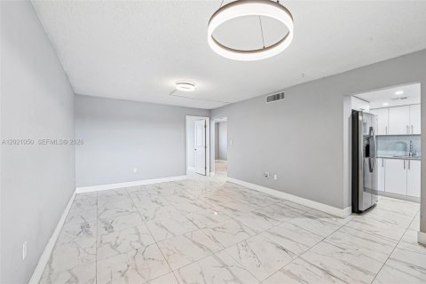 Condo in Hialeah, Florida, 2 bedrooms  № 2185885
