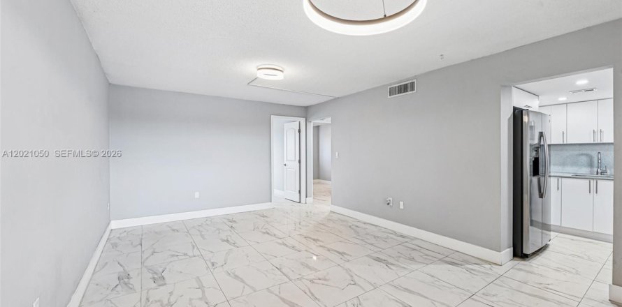 Condo à Hialeah, Floride, 2 chambres  № 2185885