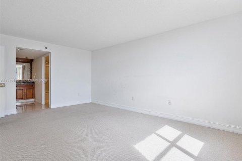 Copropriété à vendre à Sunny Isles Beach, Floride: 3 chambres, 151.24 m2 № 2069672 - photo 24