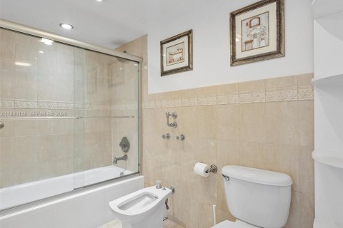 Copropriété à vendre à Sunny Isles Beach, Floride: 3 chambres, 151.24 m2 № 2069672 - photo 28