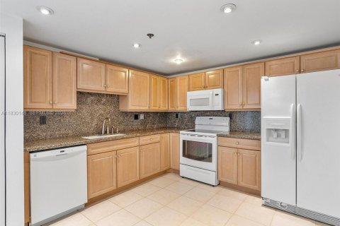 Copropriété à vendre à Sunny Isles Beach, Floride: 3 chambres, 151.24 m2 № 2069672 - photo 13