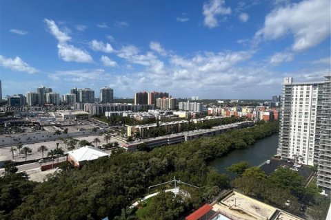 Copropriété à vendre à Sunny Isles Beach, Floride: 3 chambres, 151.24 m2 № 2069672 - photo 7