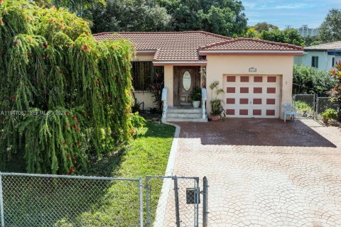 Casa en Miami, Florida 3 dormitorios, 110.27 m2 № 2057311